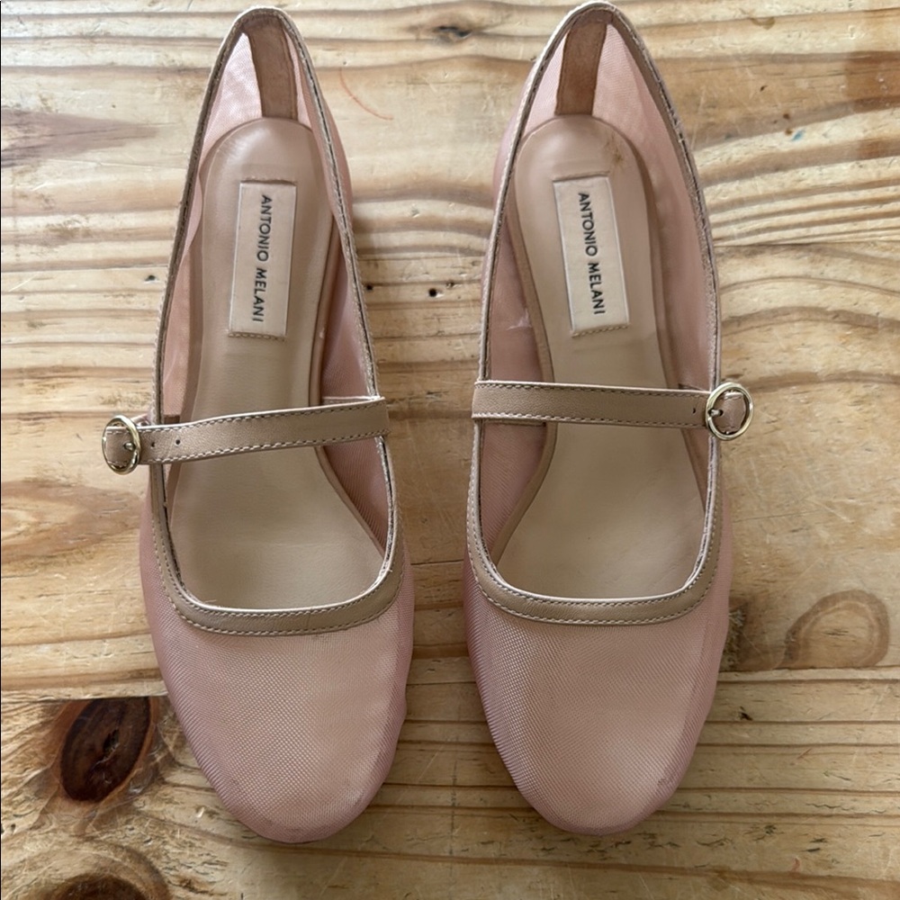 Antonio Melani Tan Flats for Effortless Style